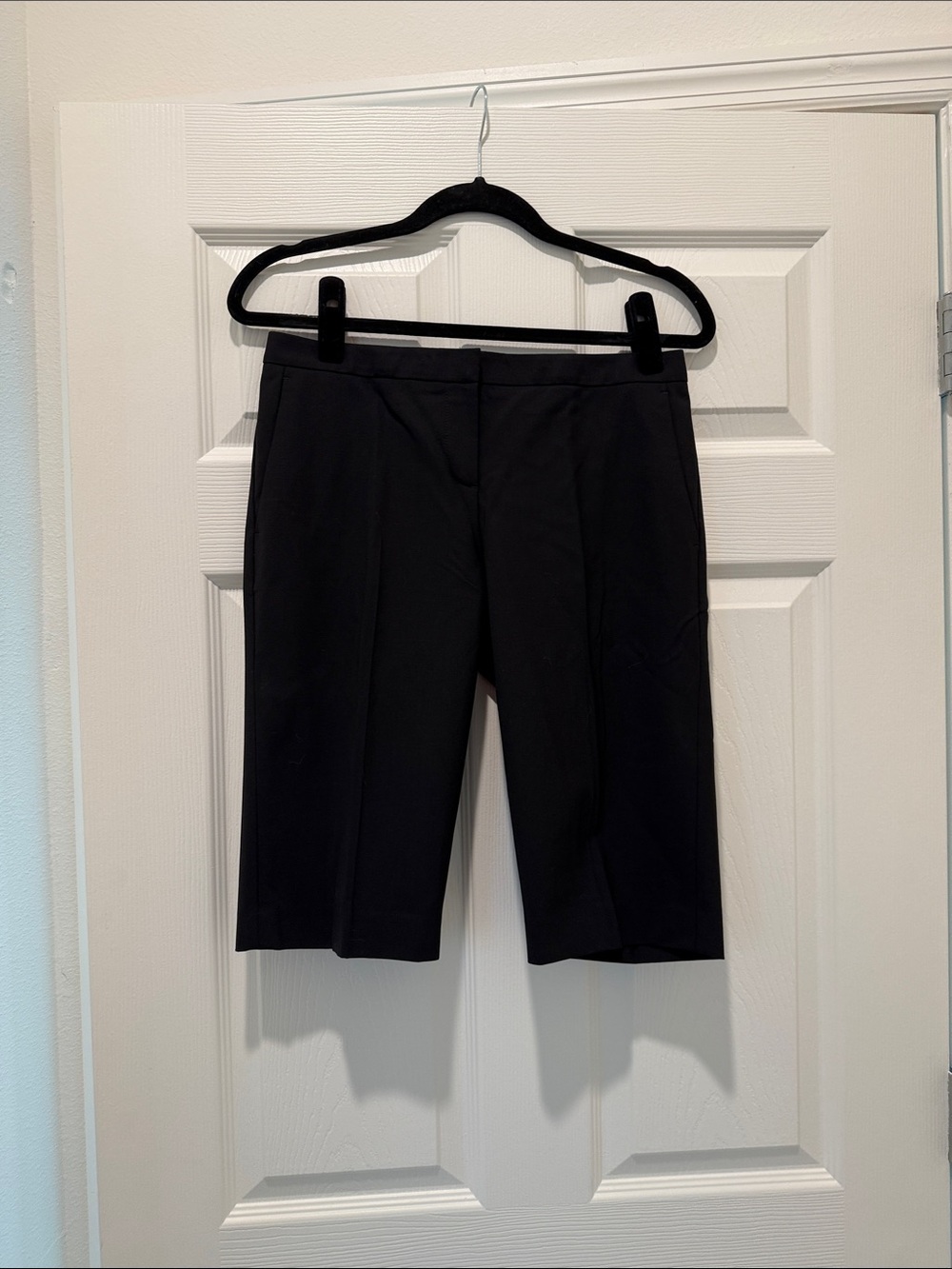 Theory Black Tailored Bermuda Shorts size 2 excellent condition
